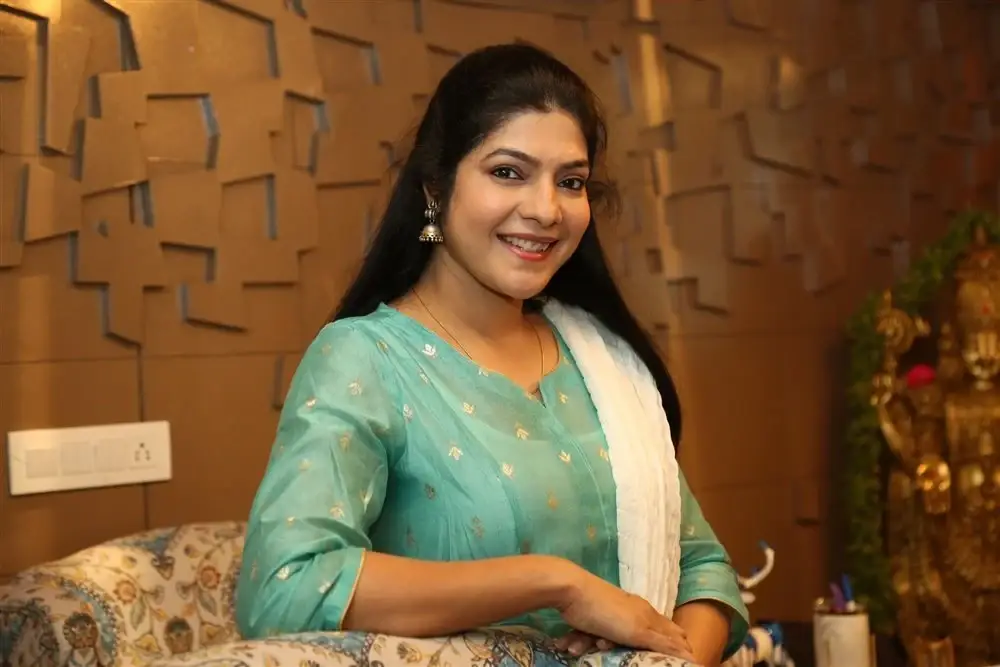 Indian Actress Vasuki at Anni Manchi Sakunamule Movie Interview